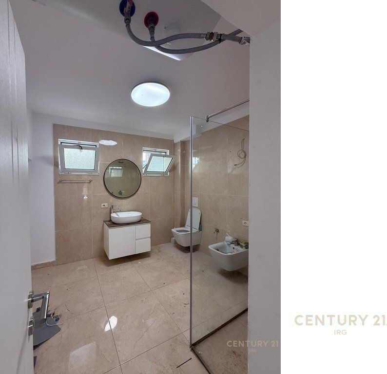 Apartament 2+1 për shitje pranë Petro Ninit, në zonën Margarita Tutulani.