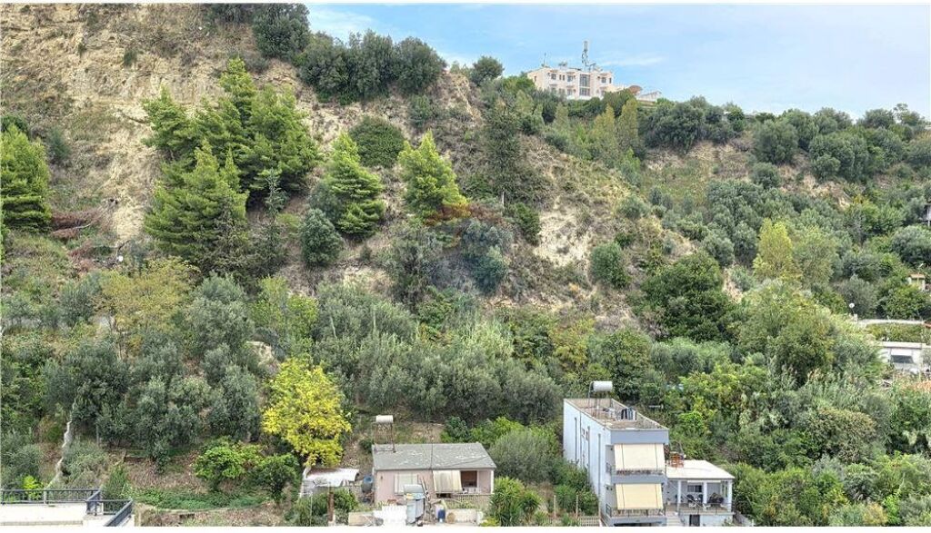 Apartament 1+1 ne shitje , prane Poliklinikes