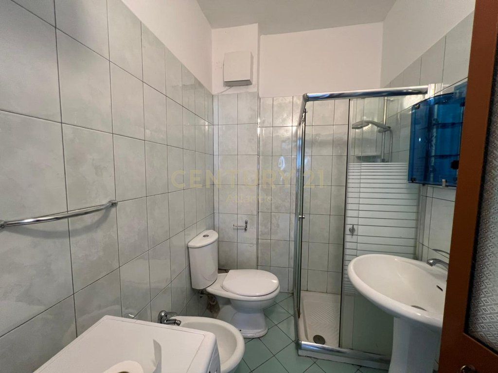 JEPET ME QERA APARTAMENT 2+1 I MOBILUAR NE PLAZH HEKURUDHA DURRES !