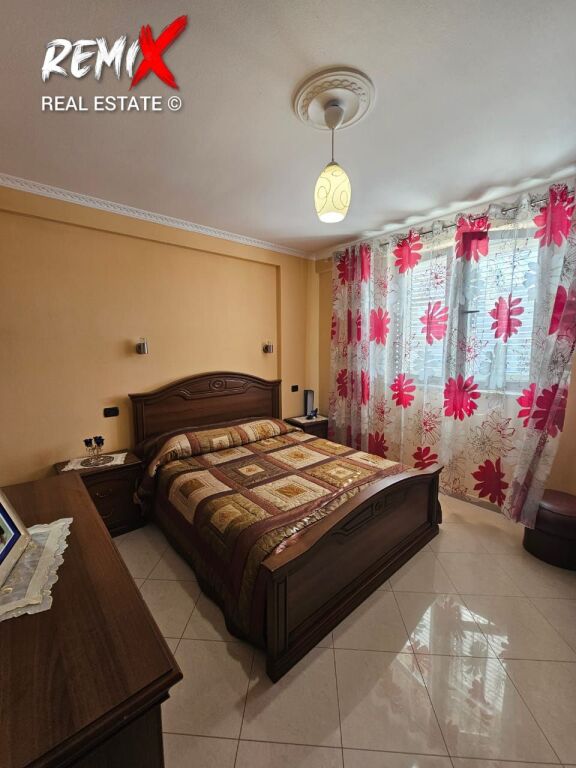 JEPET ME QERA  APARTAMENT 2+1+2 + DEPO  PRANE ISH URT