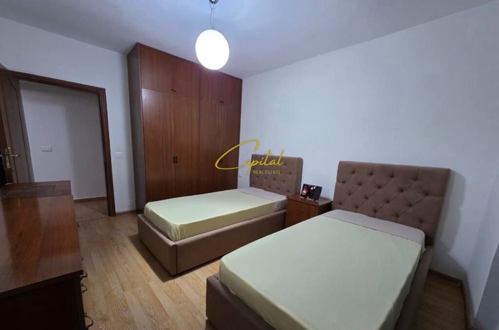 APARTAMENT ME QIRA 4+1+2 MINE PEZA 1.500 EURO