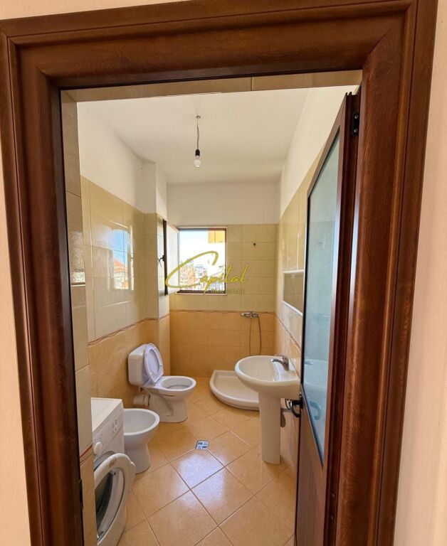 APARTAMENT ME QIRA 1+1 21 DHJETORI 450 EURO