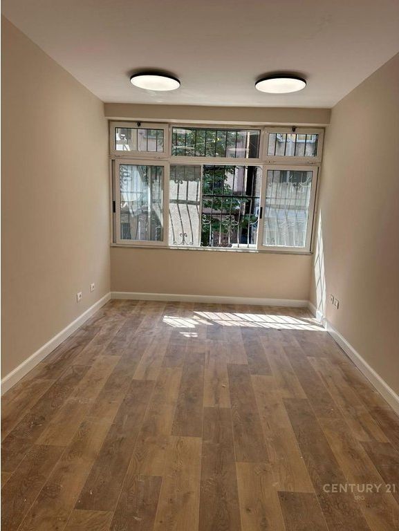 Apartament 2+1 për shitje pranë Petro Ninit, në zonën Margarita Tutulani.