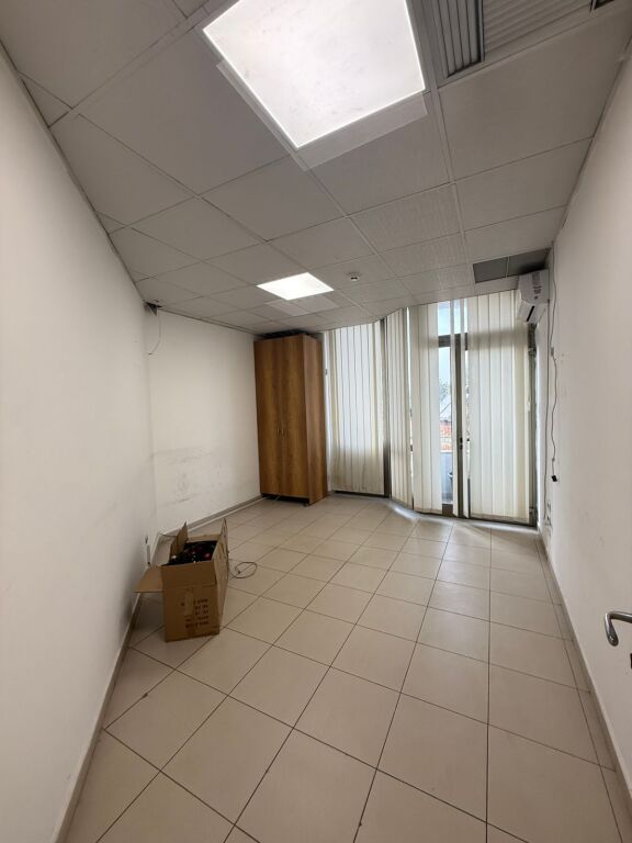 Jepet Zyrë me Qera – Sheshi Wilson 🏢