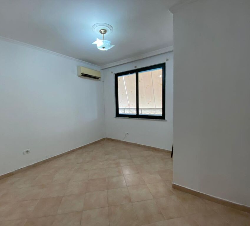 Zyre 3+1 per qera tek Ekspozita