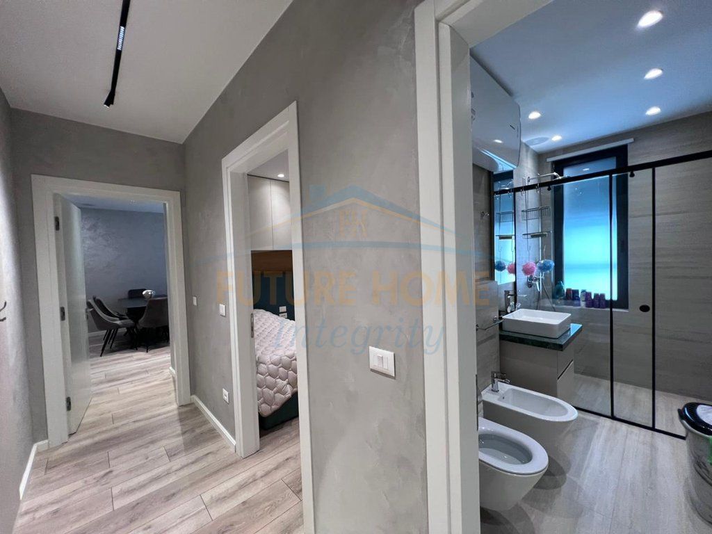 Shitet, Apartament 2+1+2, Rezidenca Erli, Tiranë.