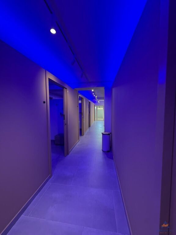 JEPET AMBIENT BIZNESI ME QERA 130 M2 , "VASIL SHANTO,PRANE KRYQEZIMIT " 1800 EURO.