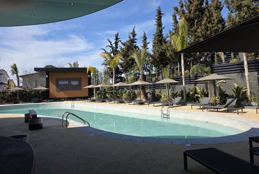 Në Golem Shitet Vilë Spektakolare Me Pishine Dhe Çmim Okazion, 1800 Euro/m2