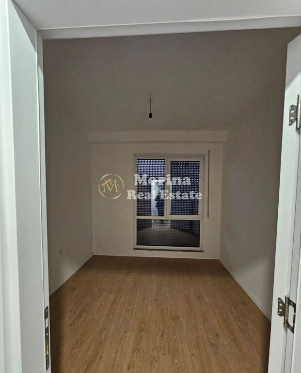 Rent | Business Premises | Don Bosko | 700 €/month