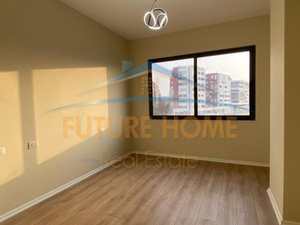 Shitet, Apartament 2+1, Unaza e Re