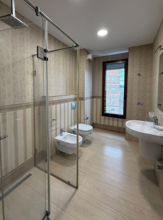 📌Ufficio in affitto a Delijorgji – 200 m²