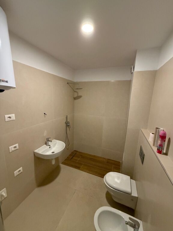 Zyre per qira Kompleksi Zirkon !