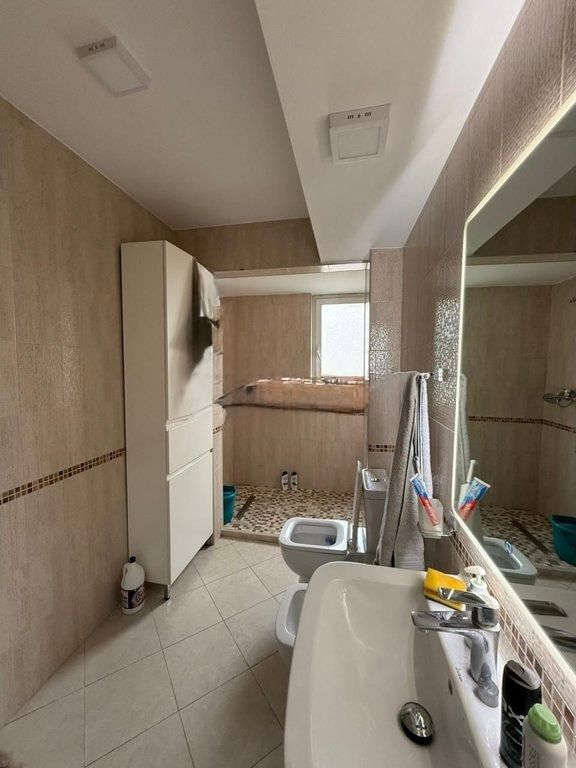 Shitet apartament 1+1 në zonën e Oxhakut !