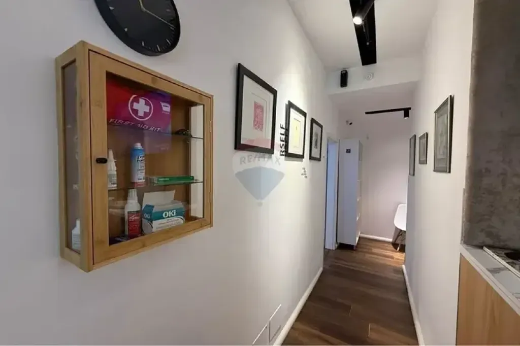 Zyrë - Për Shitje - Kompleksi Mangalem, Tiranë