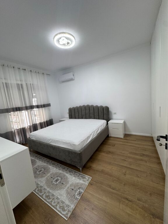 Jepet  me qira 1+1 Kamez  Rruga Berisha 400€