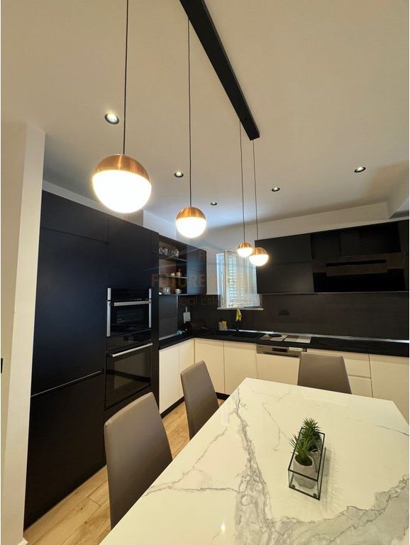 Qera, Apartament 3+1+2+Post Parkimi, Fresku.