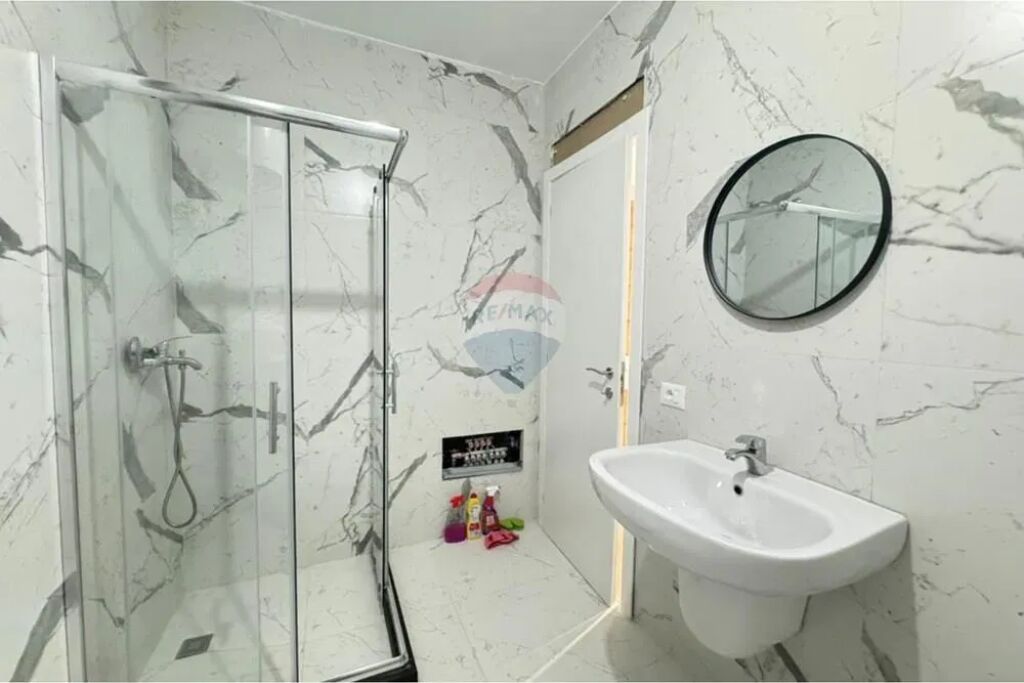 APARTAMENT 2+1 PER SHITJE TEK DONIKA CENTER!