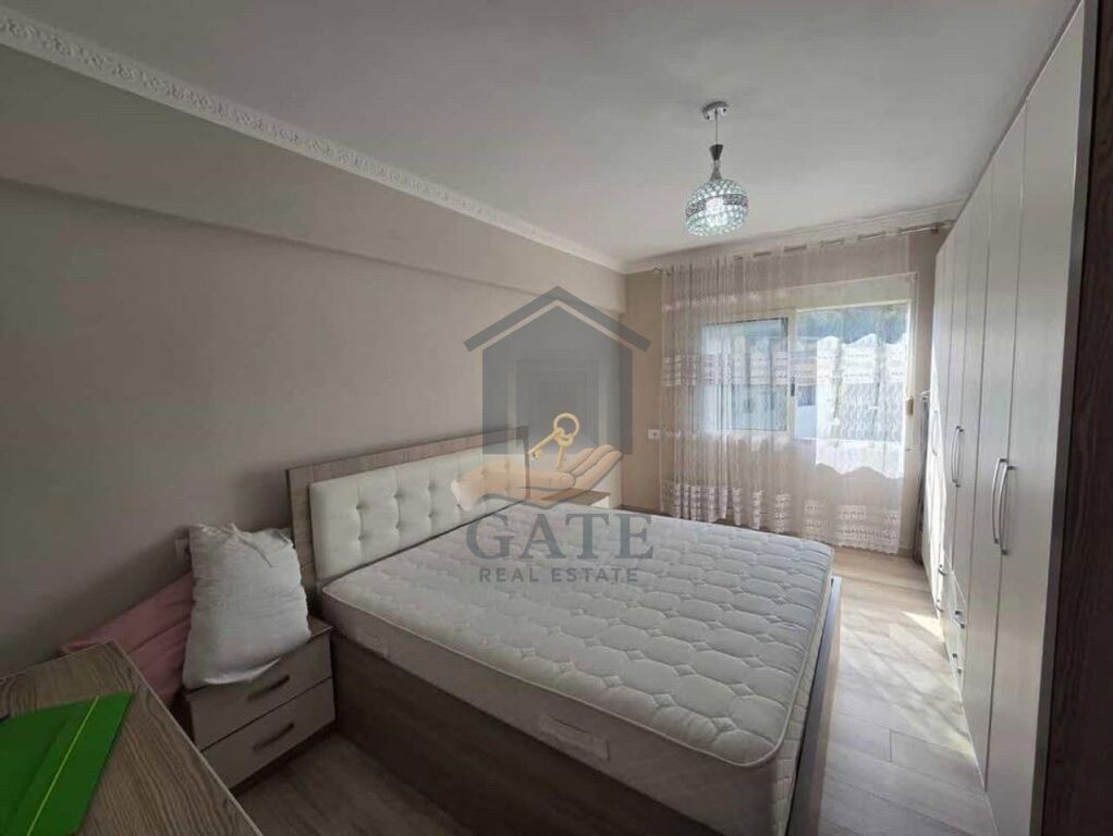Jepet me qera, Apartament 1+1 pranë Shkollës Eftali Koçi