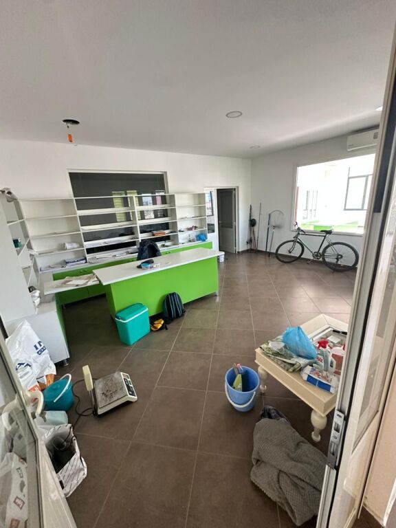 JEPET ME QERA AMBIENT BIZNESI SPITALLE, DURRES