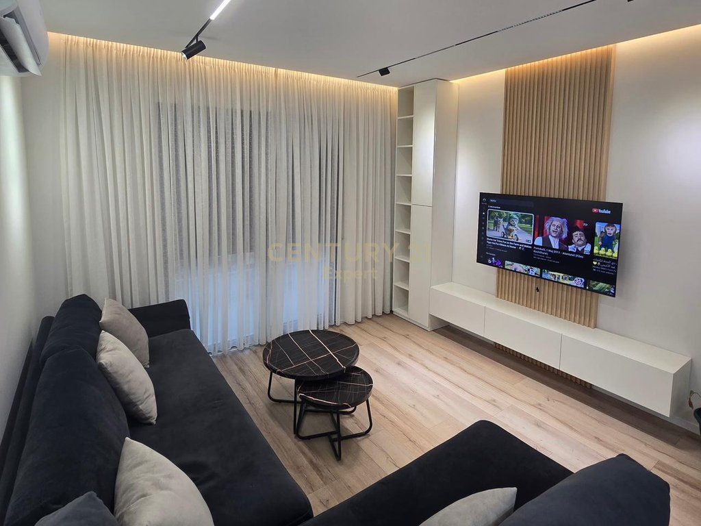 SHITET APARTAMENT 2+1+2 PRANE UET