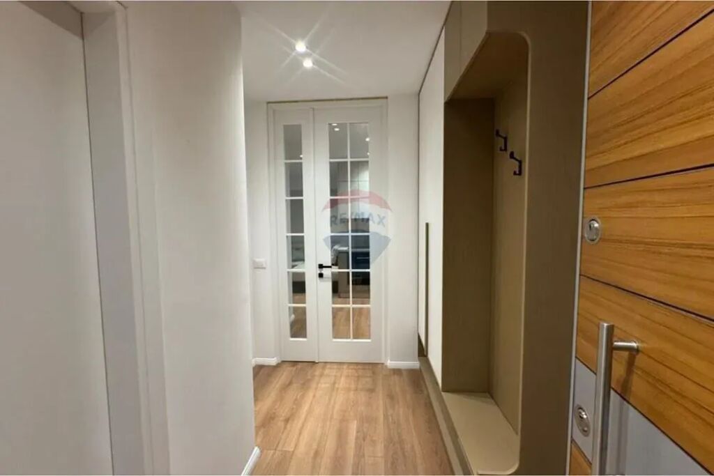 APARTAMENT 2+1 PER QIRA TEK DONIKA CENTER!