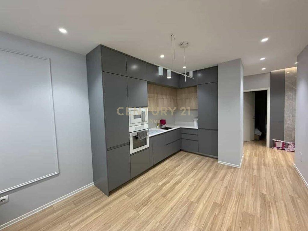 JEPET ME QERA APARTAMENT 2+1 TEK RRUGA JORDAN MISJA