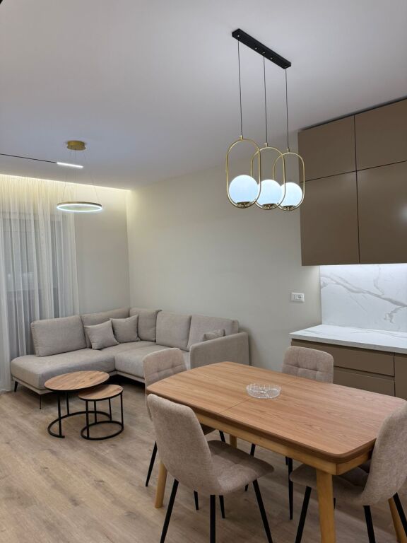 Laprake,jepet me qira super apartament 1+1! 700 Euro