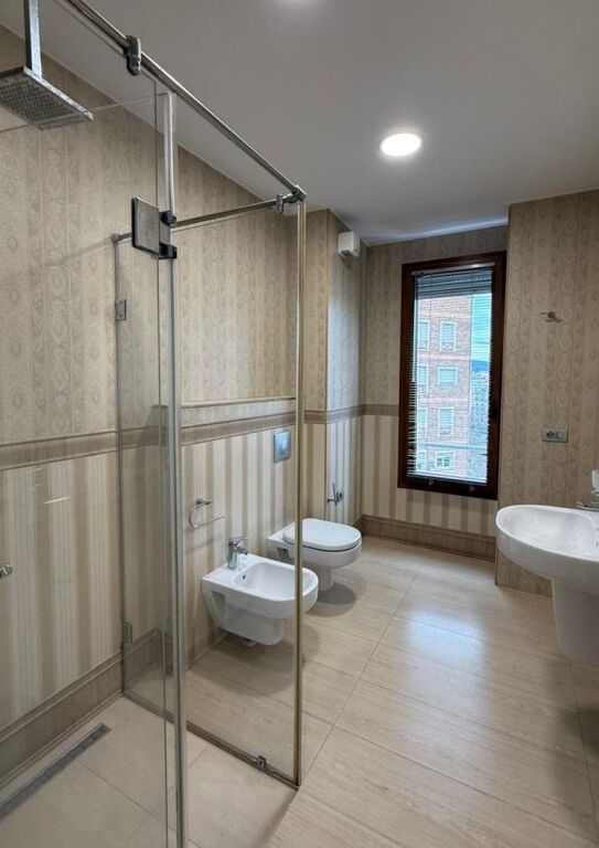 Ufficio in affitto a Delijorgji