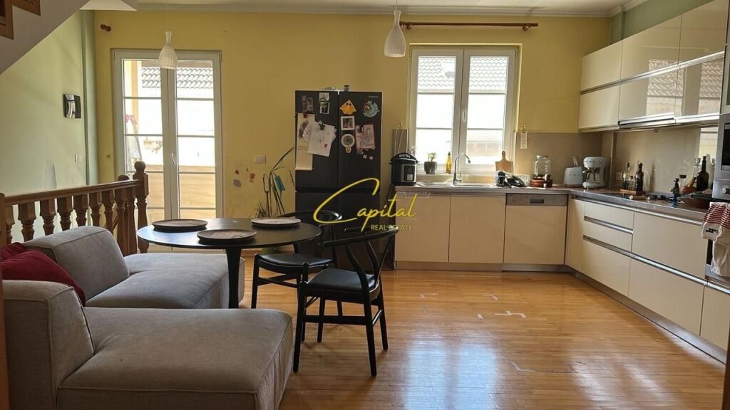 APARTAMENT TRIPLEX ME QIRA 2+1 RRUGA E BARRIKADAVE 1.100 EURO