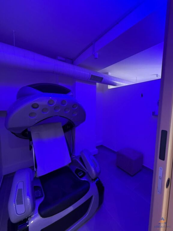 JEPET AMBIENT BIZNESI ME QERA 130 M2 , "VASIL SHANTO,PRANE KRYQEZIMIT " 1800 EURO.