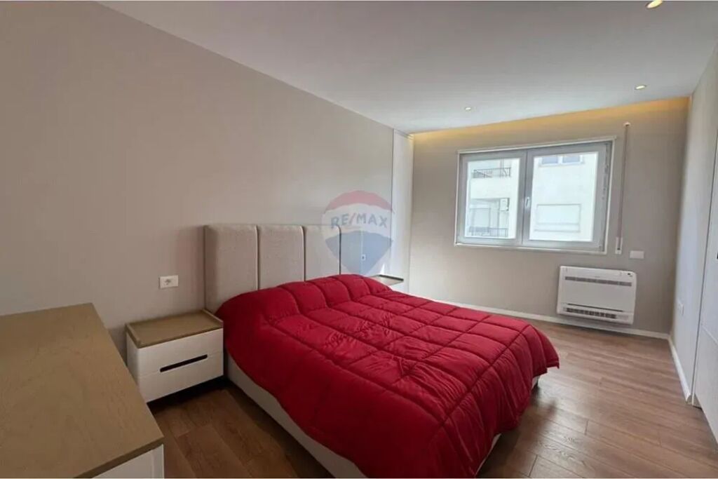 APARTAMENT 2+1 PER QIRA TEK DONIKA CENTER!
