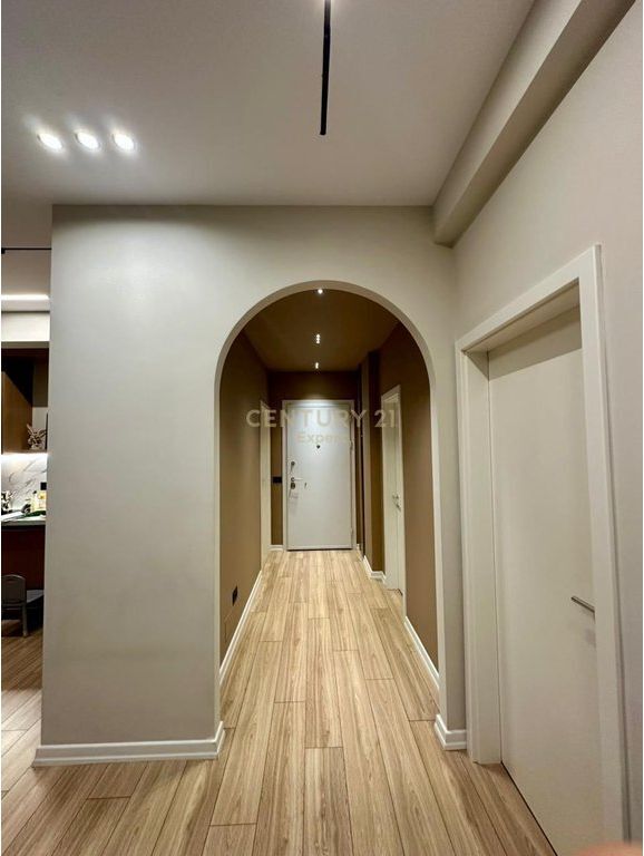 APARTAMENT 2+1+2 ME POST PARKIMI PER QIRA TEK REZIDENCA MANGALEM NE ALI DEM