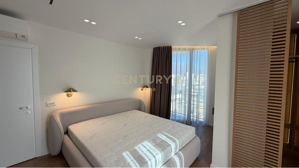 APARTAMENT 2+1 ME QERA TEK GOLDEN TOWER