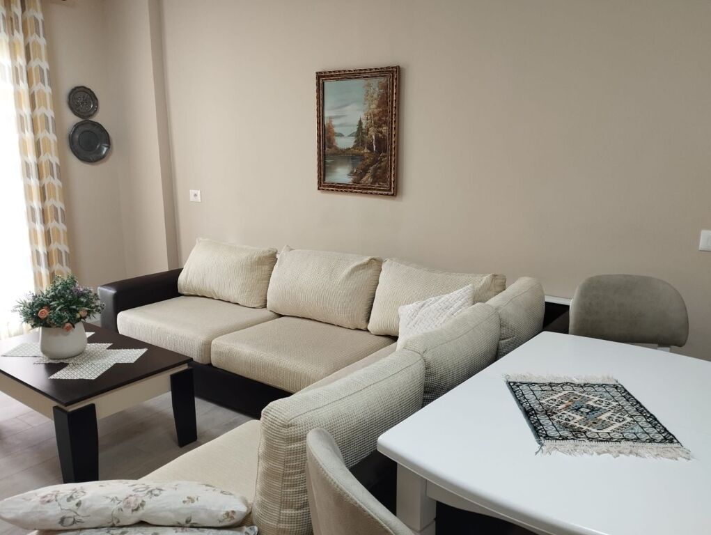 Medreseja, jepet me qira apartament 2+1! 50.000 Leke