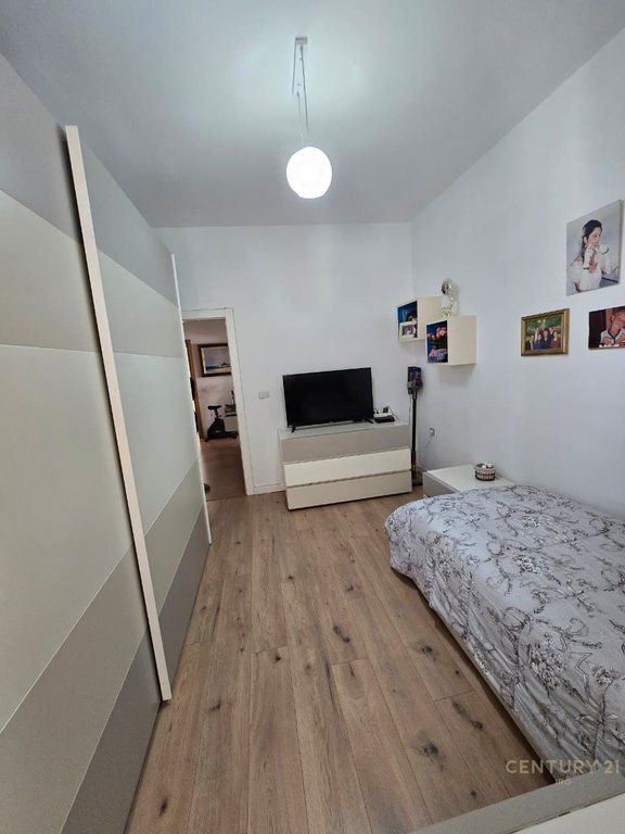 Apartament 3+1+2+ballkon+depo+garazhd tek Rruga e Kosovareve.