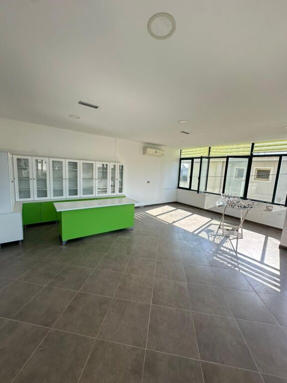 JEPET ME QERA AMBIENT BIZNESI SPITALLE, DURRES