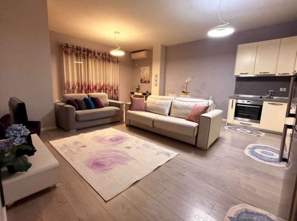 Jepet me qera 1+1 i mobiluar.