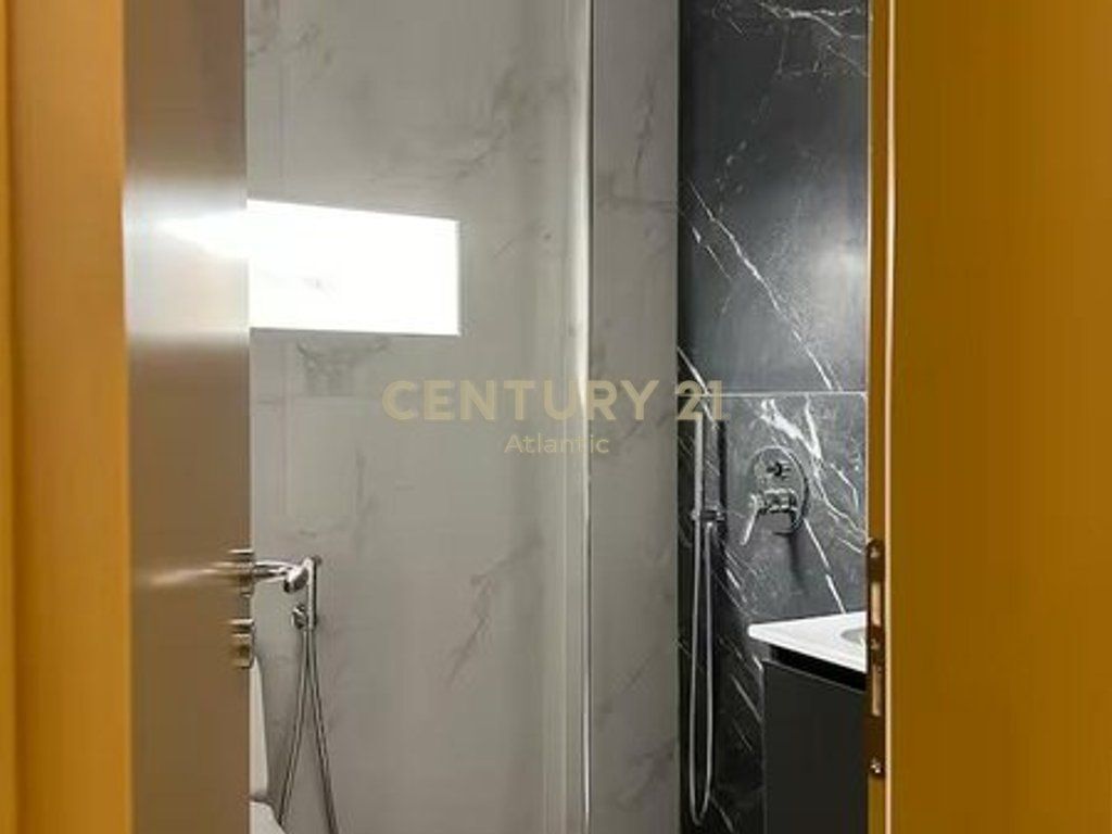 1+1 me tarracë APARTAMENT PËR QIRA NË PLAZH ILIRIA!