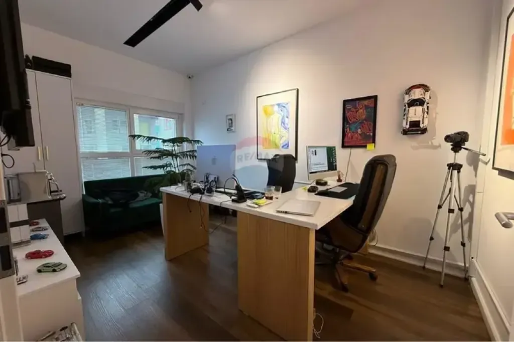 Zyrë - Për Shitje - Kompleksi Mangalem, Tiranë