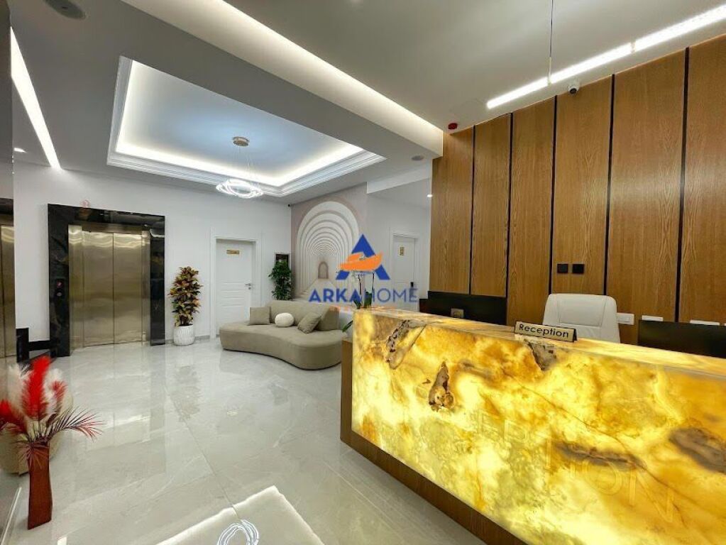 SHITET HOTEL 800M2 "RINAS, PRANE AEROPORTIT" 150000000 LEKE