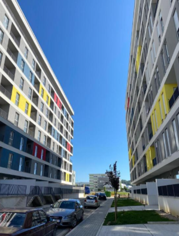 Apartament 2+1 me Verandë në Univers City