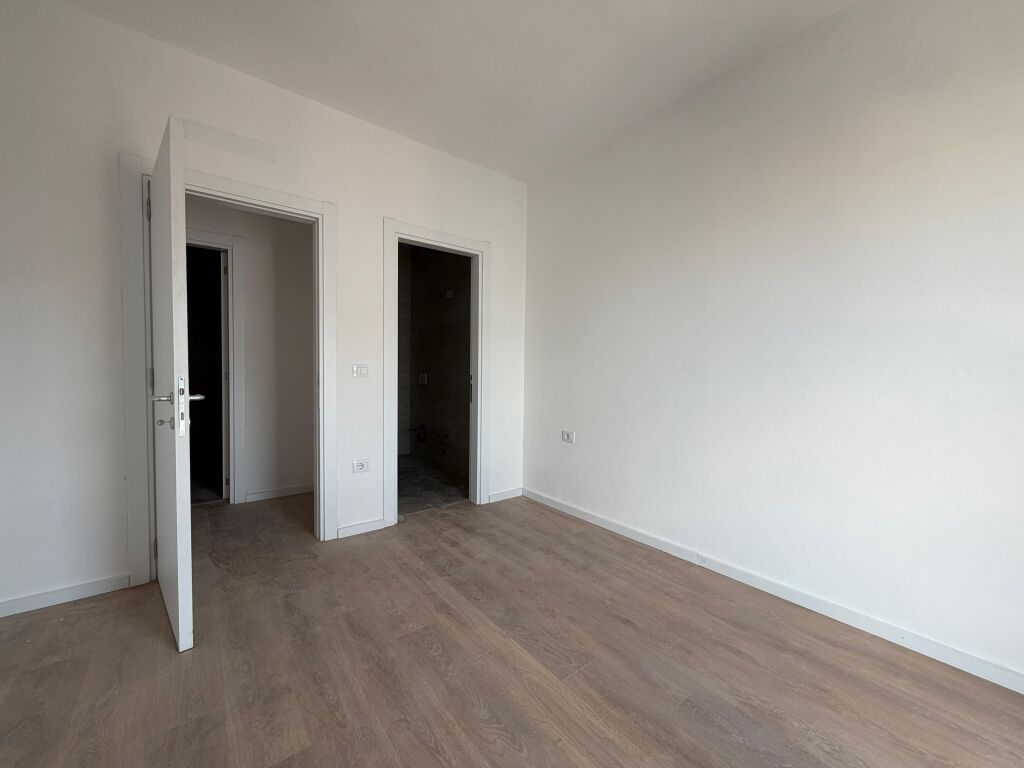 Shitet apartament 2+1 Tirana New Entry