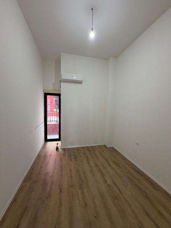 Ambjent per qira tek farmacia 10 !