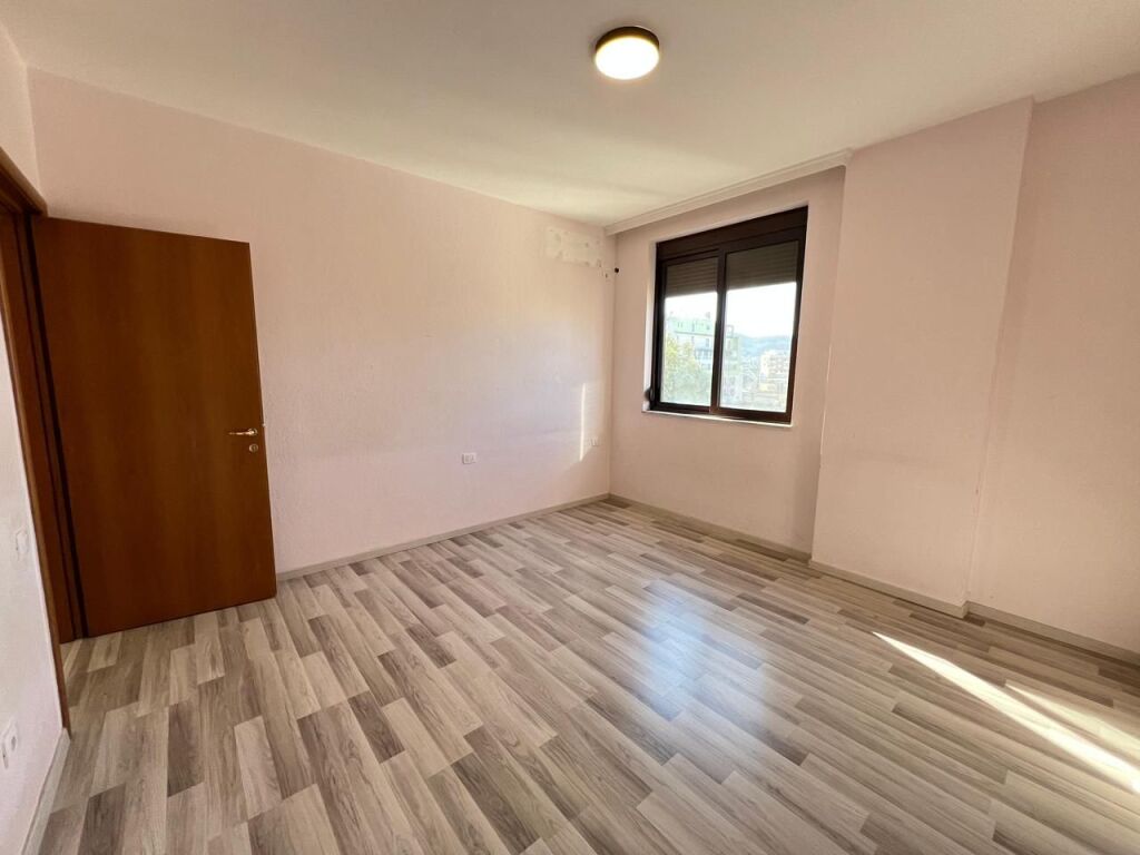 ZYRE ME QIRA - STADIUMI DINAMO