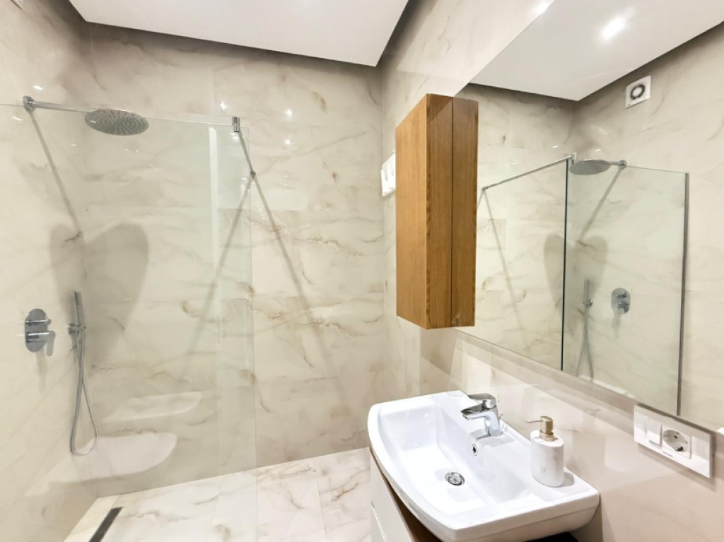 🏡 Apartment 1+1 for Rent – Delijorgji Complex  📐 Apartment layout Living room together with the kitchen area 1 bedroom 1 bathroom Veranda    80,000 Lek  📞 For additional information or property visit: