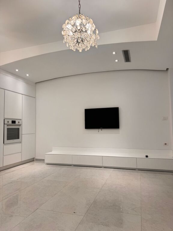 Jepet me qira apartament 1+1 në Eleonora, Tiranë