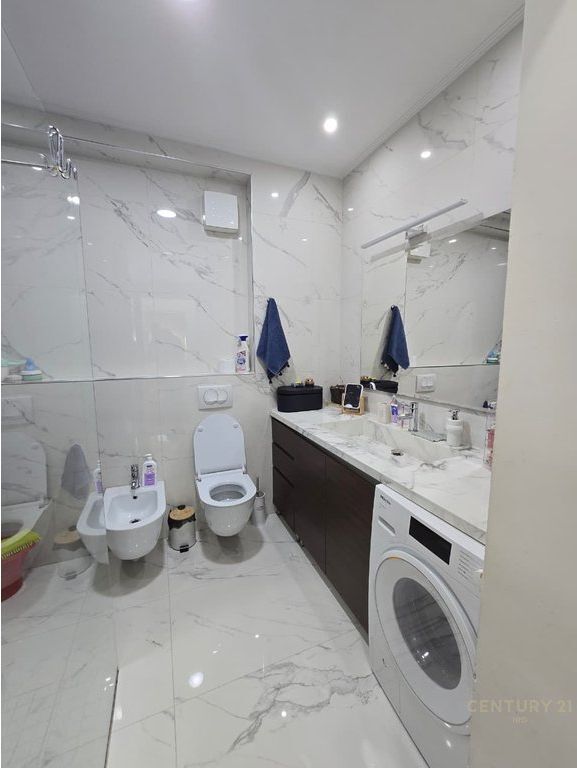 Apartament 3+1+2+ballkon+depo+garazhd tek Rruga e Kosovareve.