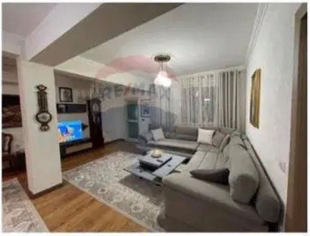 Ndërtesë - Për Shitje - Shkolla e Bashkuar, Tiranë