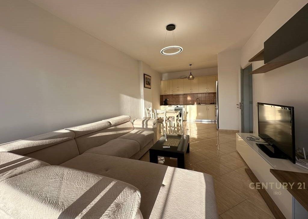 Shitet Apartament 2+1+2 Ballkone tek Pallatet Cabej