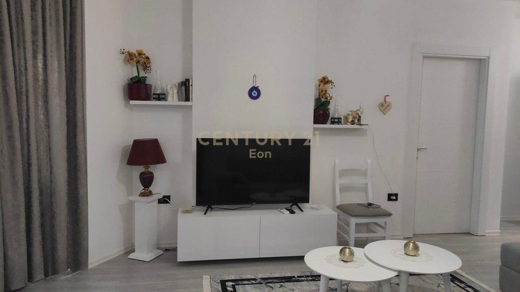 Jepet me Qira Apartament 1+1+Post Parkimi me Pamje Deti Te White Hill Residence !